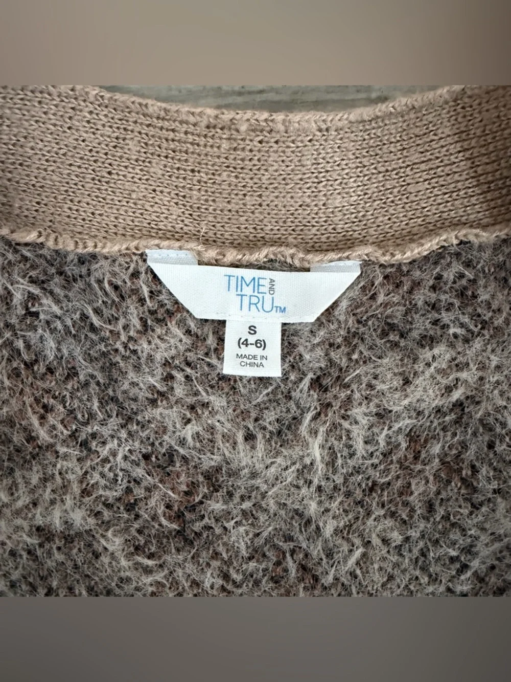 Time and Tru Women’s Super-Soft Eyelash Knit Leopard Print Button-Front Cardigan - Picture 4 of 5